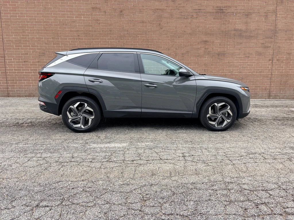 Used 2024 Hampton Gray Hyundai SEL image 6