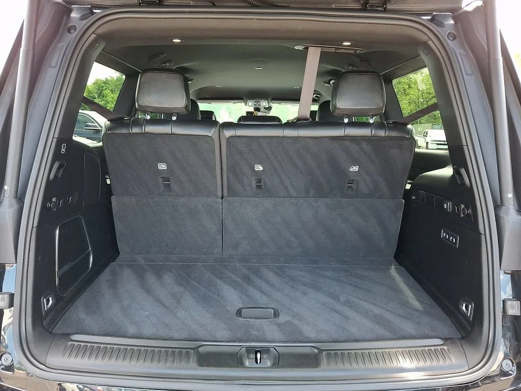 Used 2023 Diamond Black Crystal Pearlcoat Jeep Series III image 31