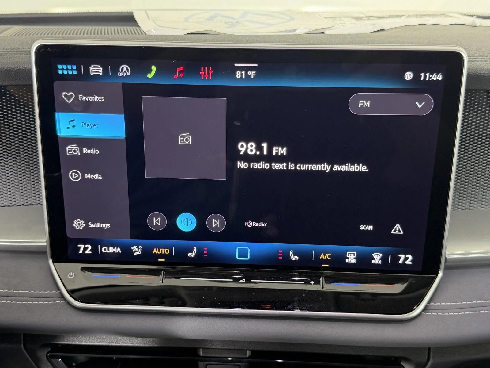 New 2026 Platinum Gray Metallic Volkswagen SE image 29