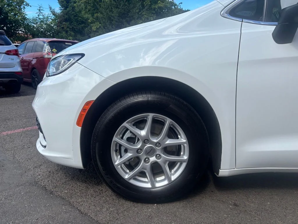 Used 2023 Bright White Clearcoat Chrysler Touring L image 11