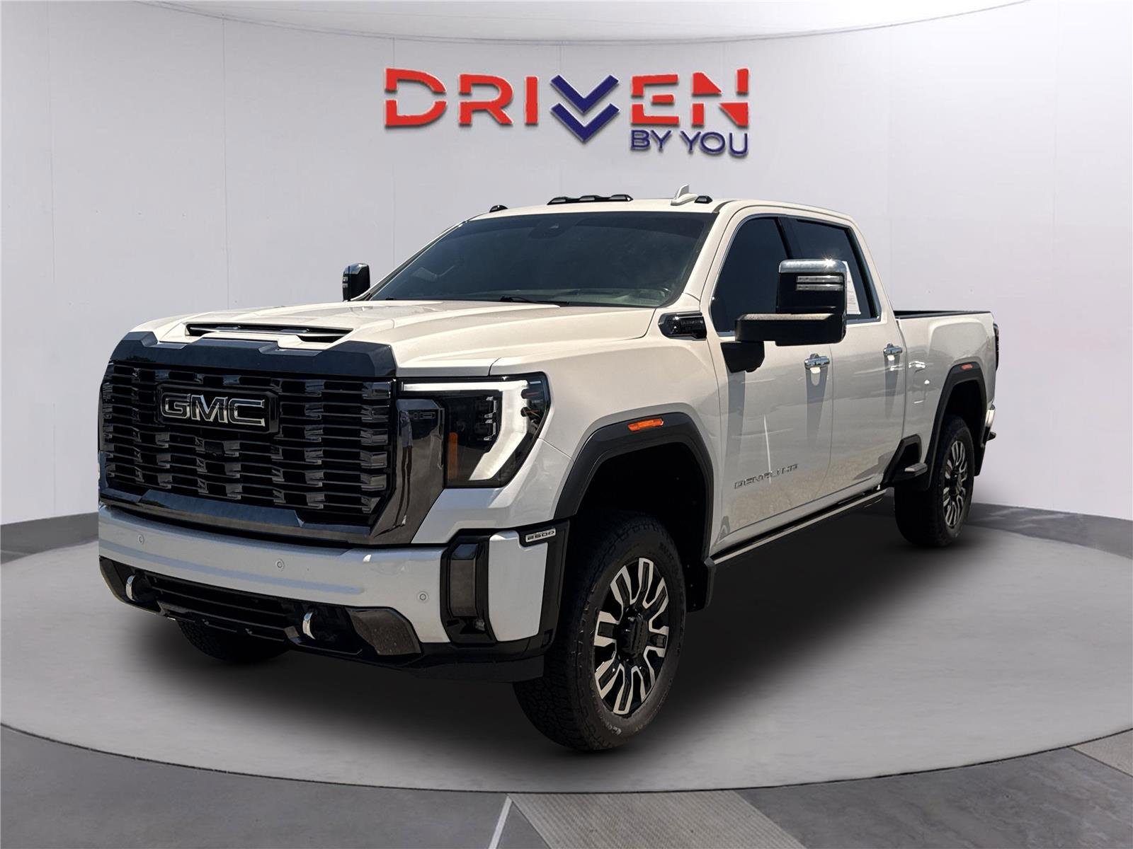 Used 2024 White Frost Tricoat GMC Denali Ultimate image 8