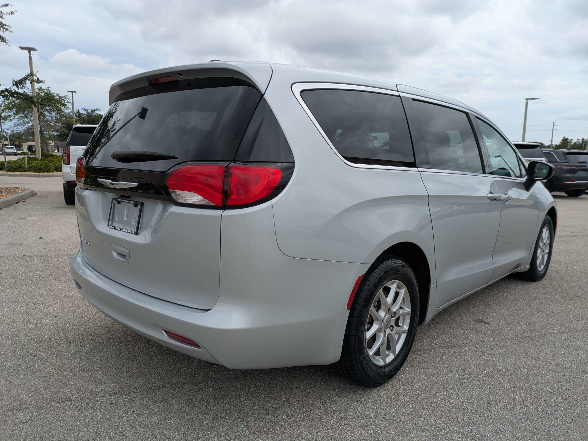 Used 2024 Silver Mist Clearcoat Chrysler LX image 5