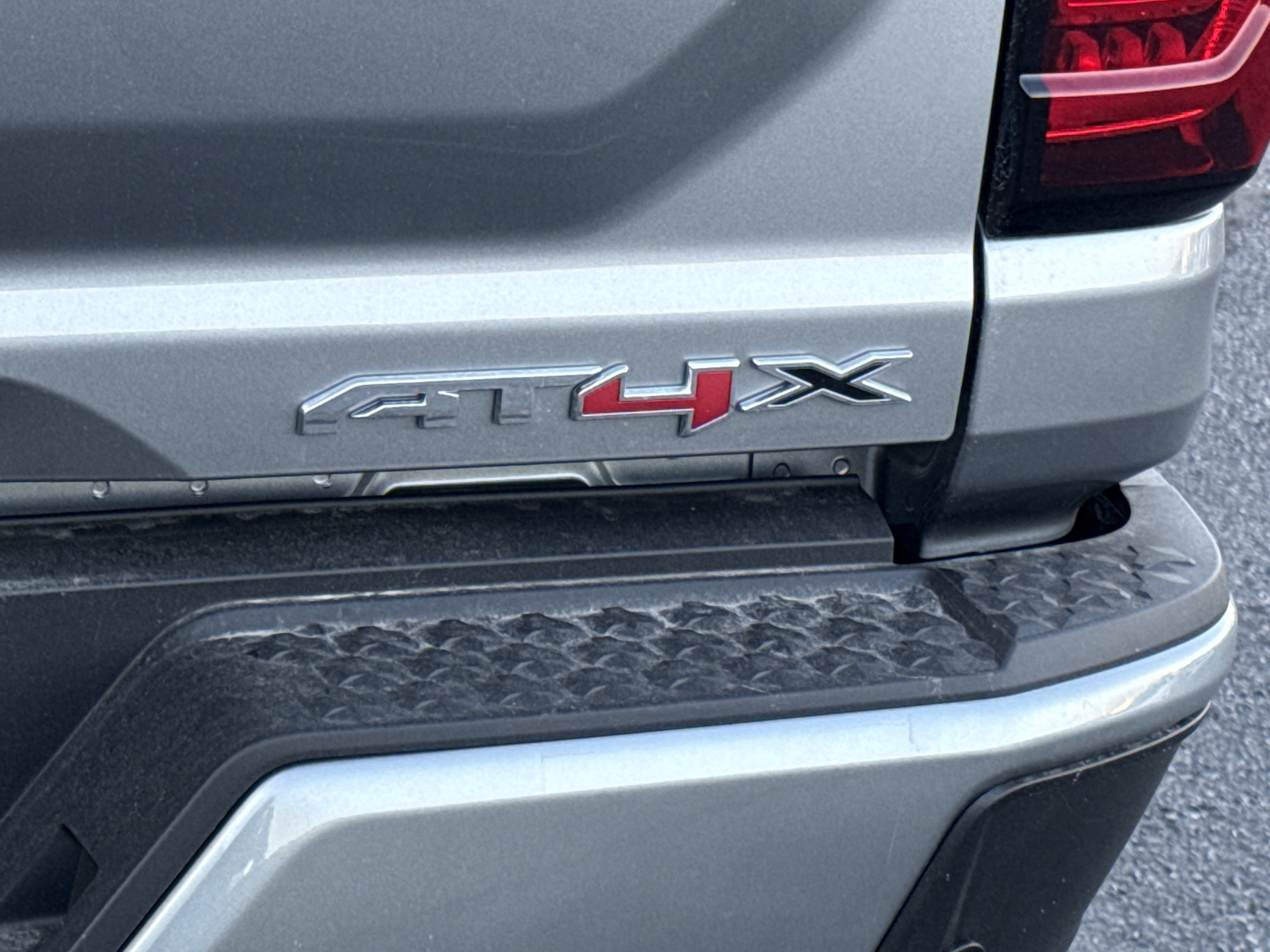 2026 GMC Canyon AT4X - Photo 10