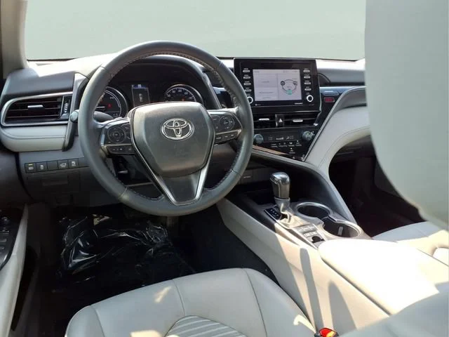 Used 2023  Toyota Hybrid SE image 4