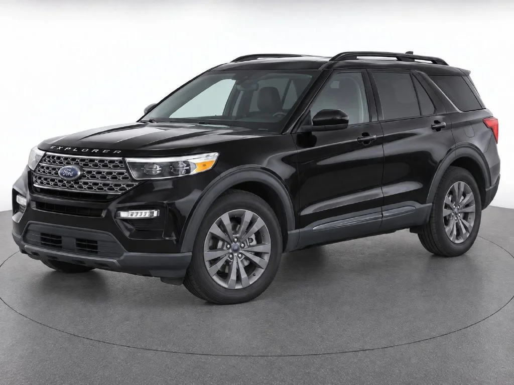 Used 2024 Black Ford XLT image 2