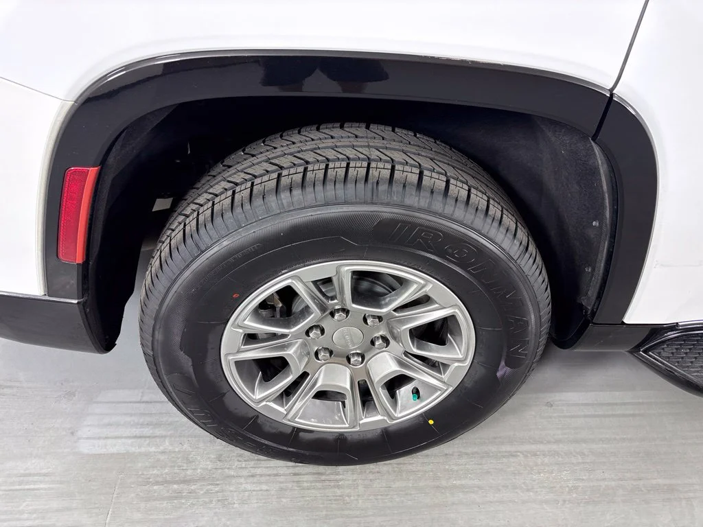 Used 2023 White Jeep Base image 10