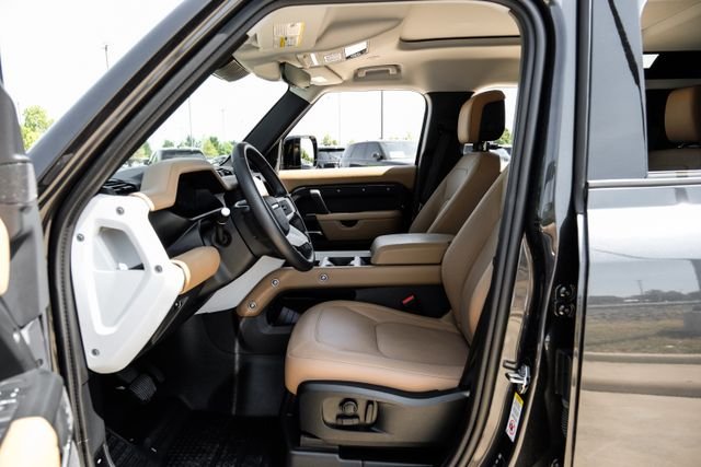 2026 Land Rover Defender 4