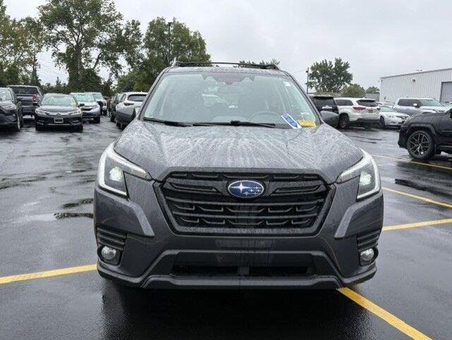 Used 2022 Magnetite Gray Metallic Subaru Premium image 4