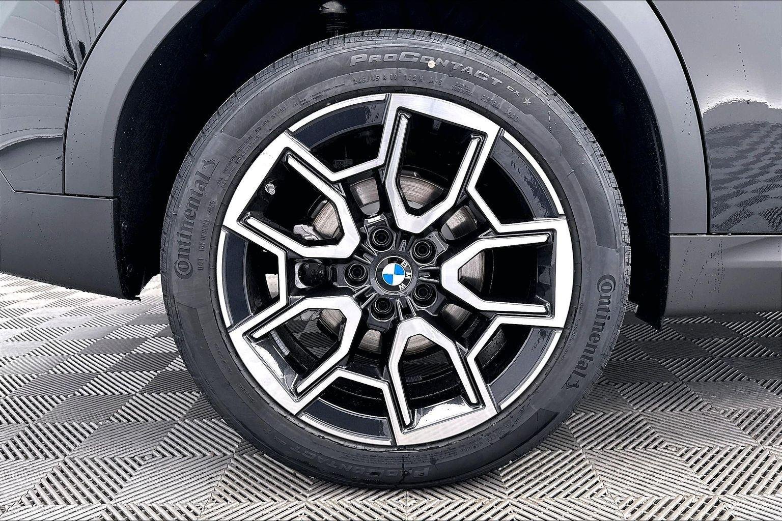 New 2026 Jet Black BMW xDrive28i image 19