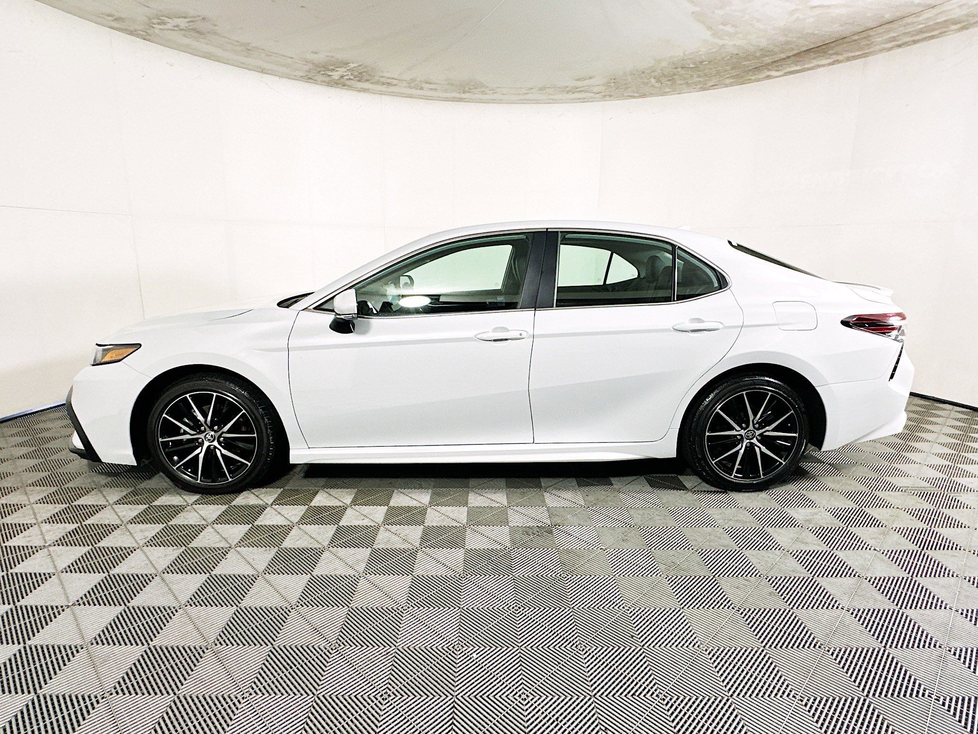 2024 Toyota Camry thumbnail 8