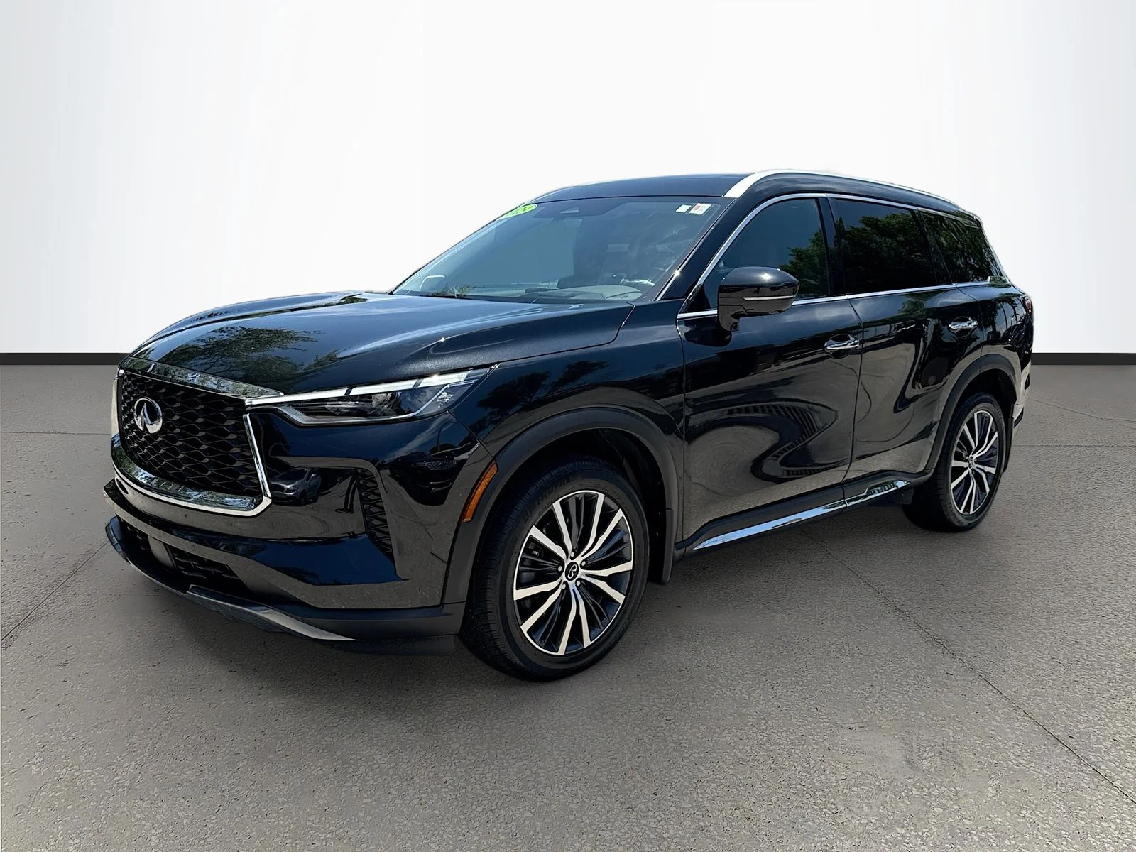 Used 2023 Black INFINITI Sensory image 3