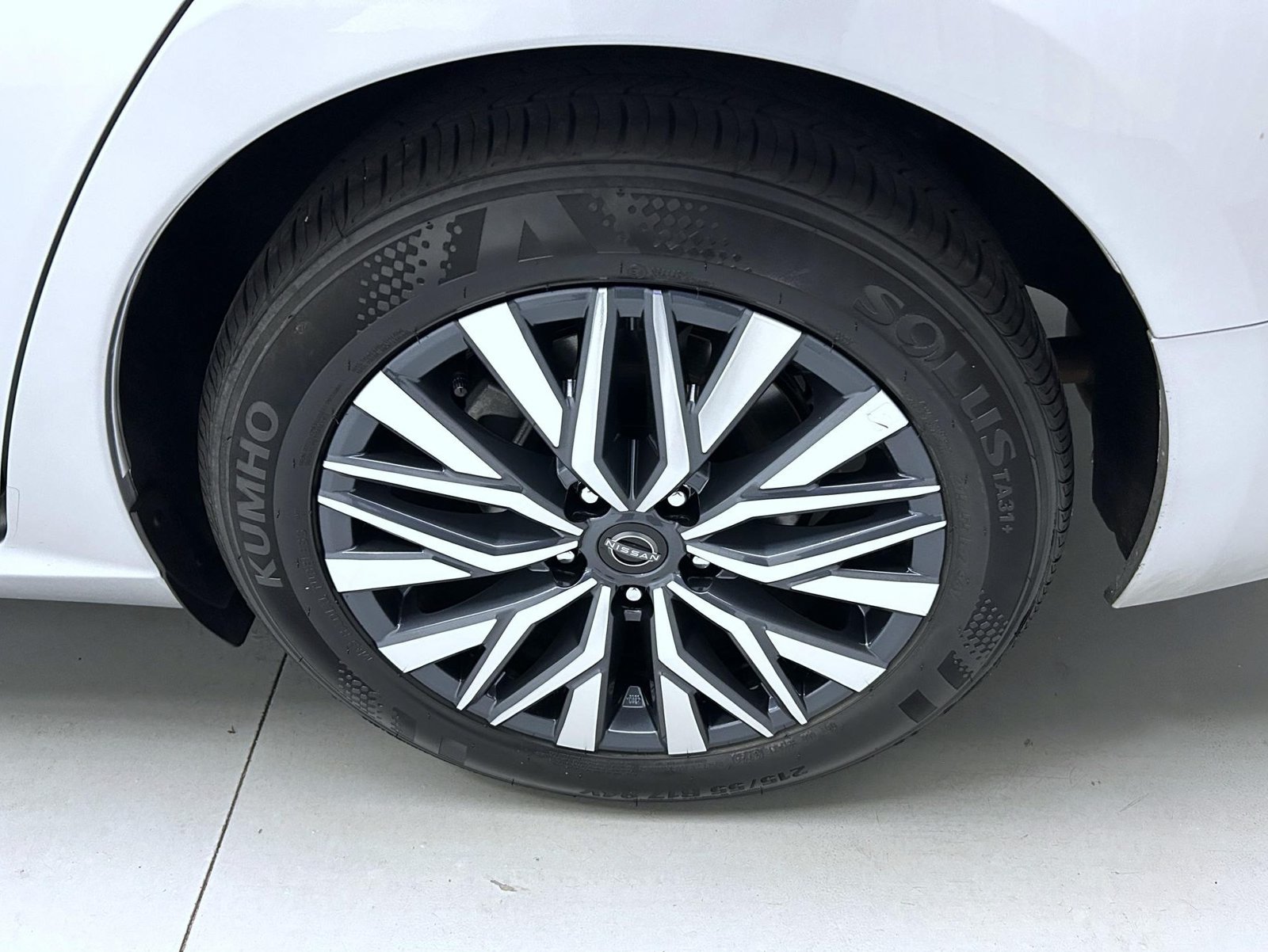 Used 2025 Silver Nissan 2.5 SV image 22