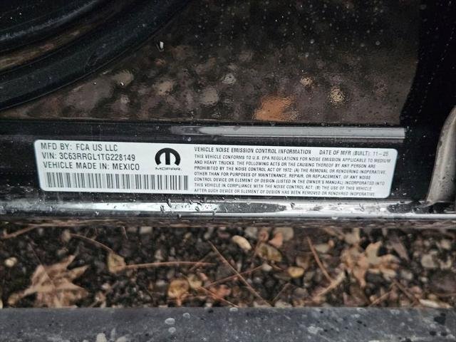 New 2026 Diamond Black Crystal Pearl-Coat Exterior Paint RAM TRADESMAN image 32