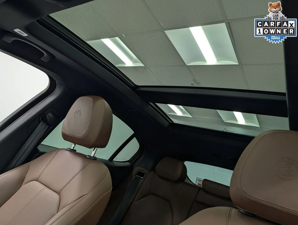 Used 2023  Alfa Romeo Ti image 22