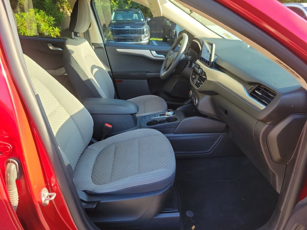 Used 2020 Red Metallic Ford SE image 7