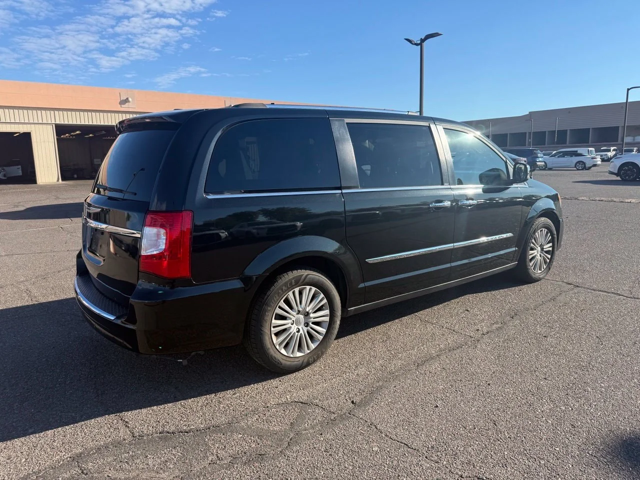 Used 2013 Brilliant Black Crystal Pearlcoat Chrysler Limited image 4