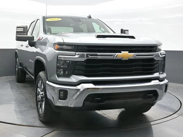 Used 2024 Gray Chevrolet LT image 6