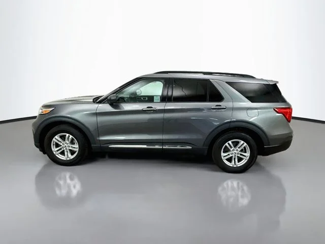 Used 2023 Gray Metallic Ford XLT image 4