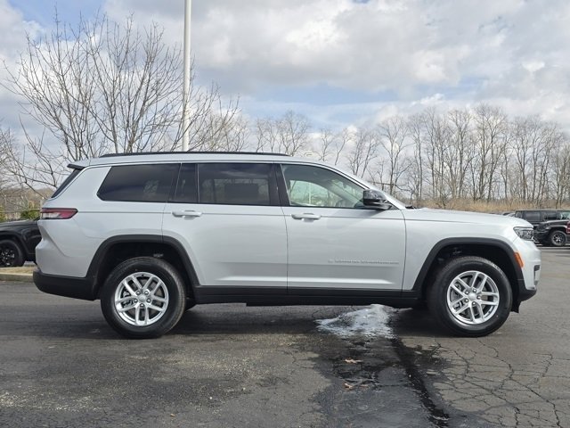 New 2026 Silver Zynith Exterior Paint Jeep Laredo image 31
