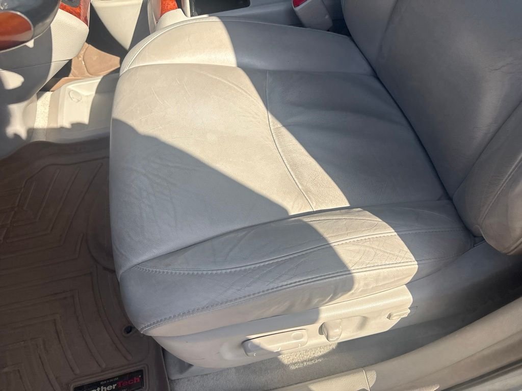 Used 2004 Blue Lexus 330 image 13