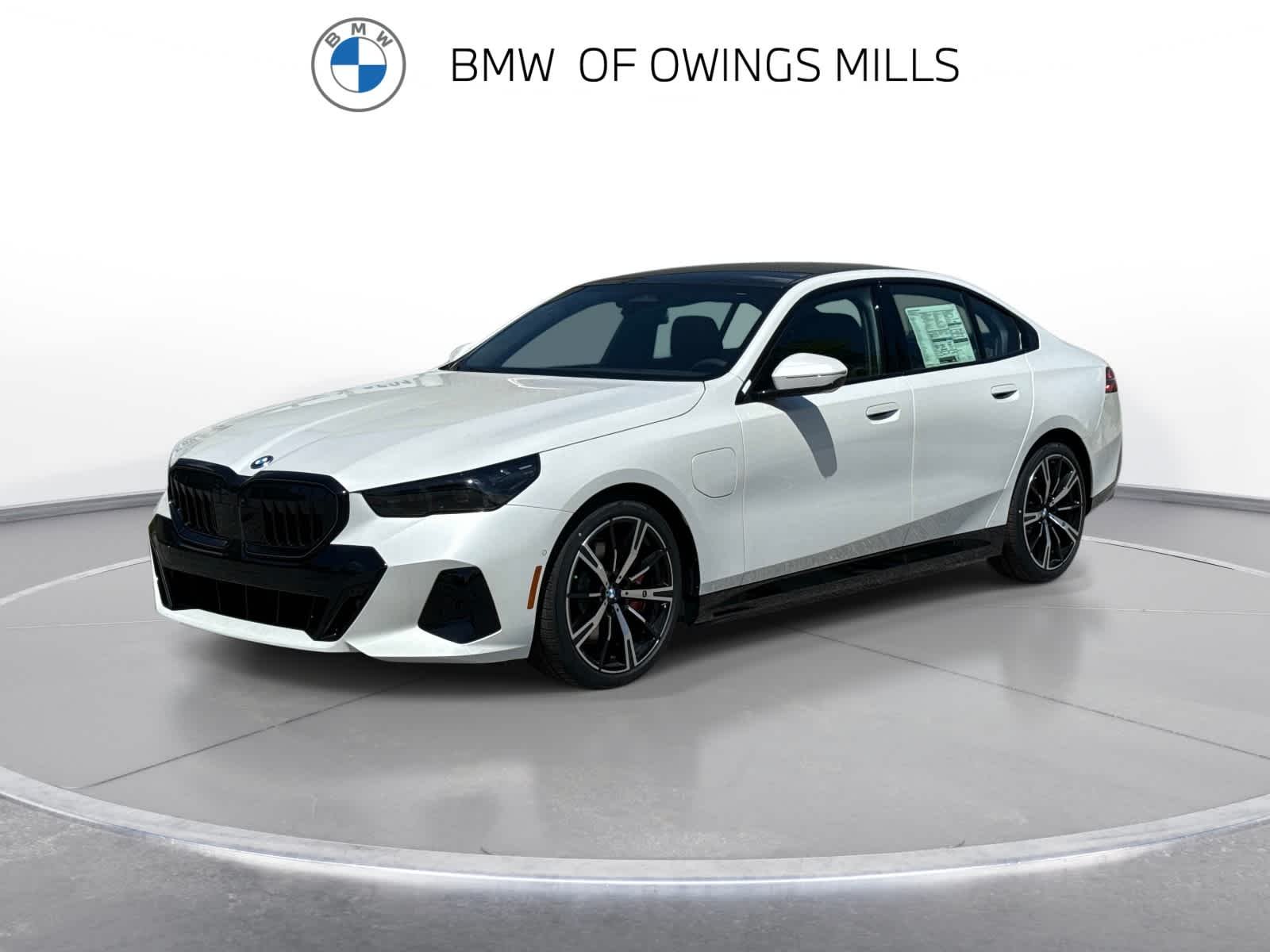 2026 BMW 5 Series 550e xDrive Sedan's photo