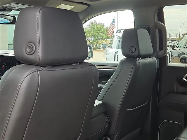 Used 2025 Onyx Black GMC SLT 4x4 Crew Cab 5.75 ft. box 147.4 in. WB image 8