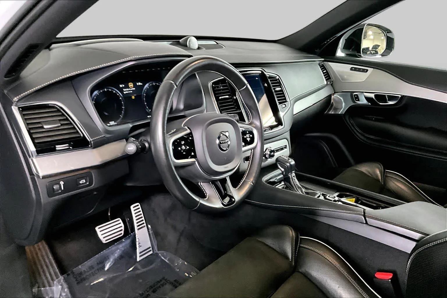 Used 2021 Crystal White Metallic Volvo R-Design image 18