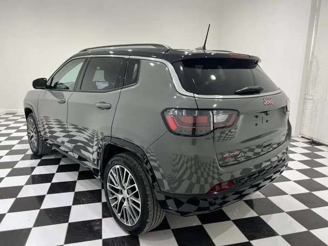 Used 2022 Sting Gray Clearcoat Jeep Limited image 3
