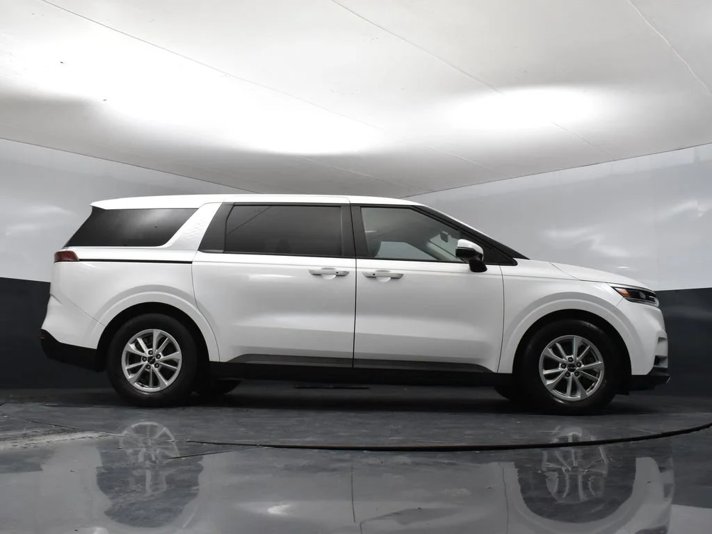 Certified Used 2022 White Kia LXS image 12