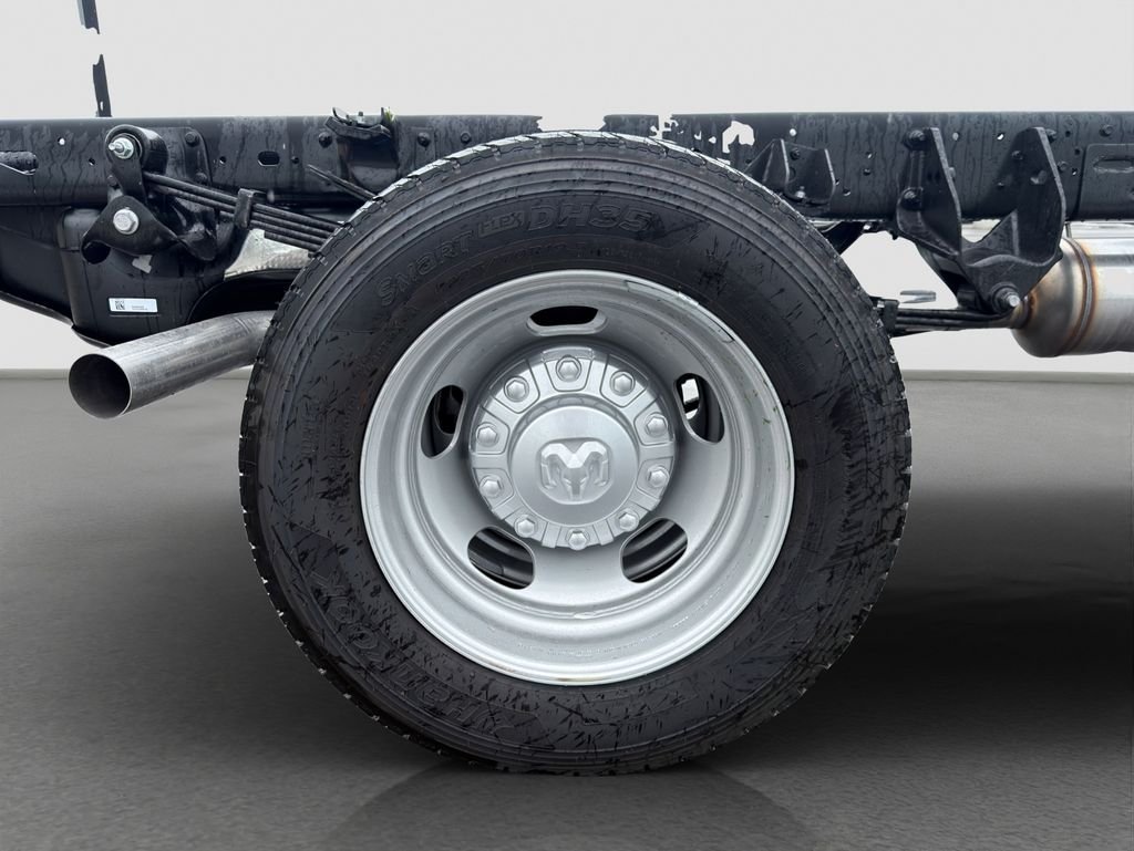 New 2026 Bright White Clearcoat RAM Tradesman image 19