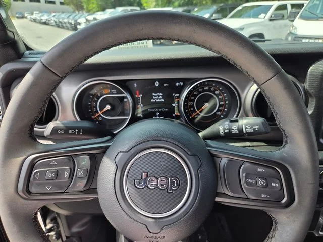 Used 2023 Black Jeep Sport S image 22