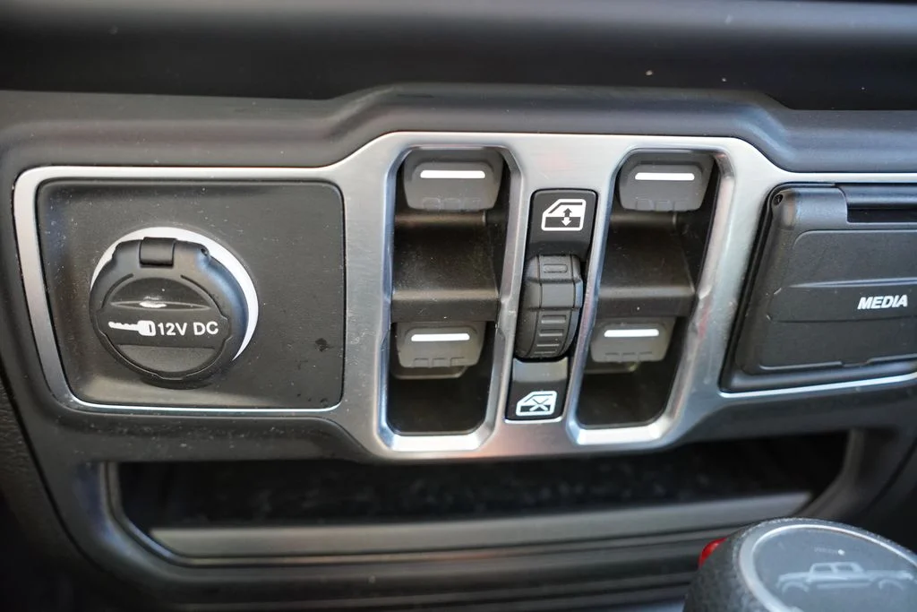 Used 2023 White Jeep Willys image 28