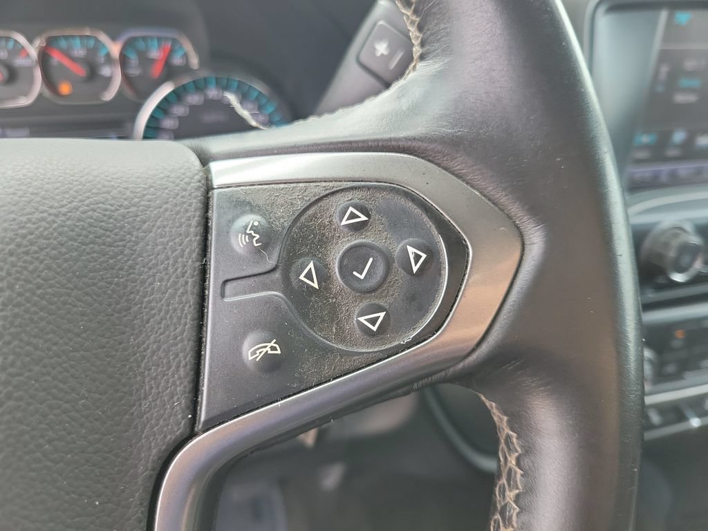 Used 2017 SUMMIT WHITE Chevrolet LT image 24