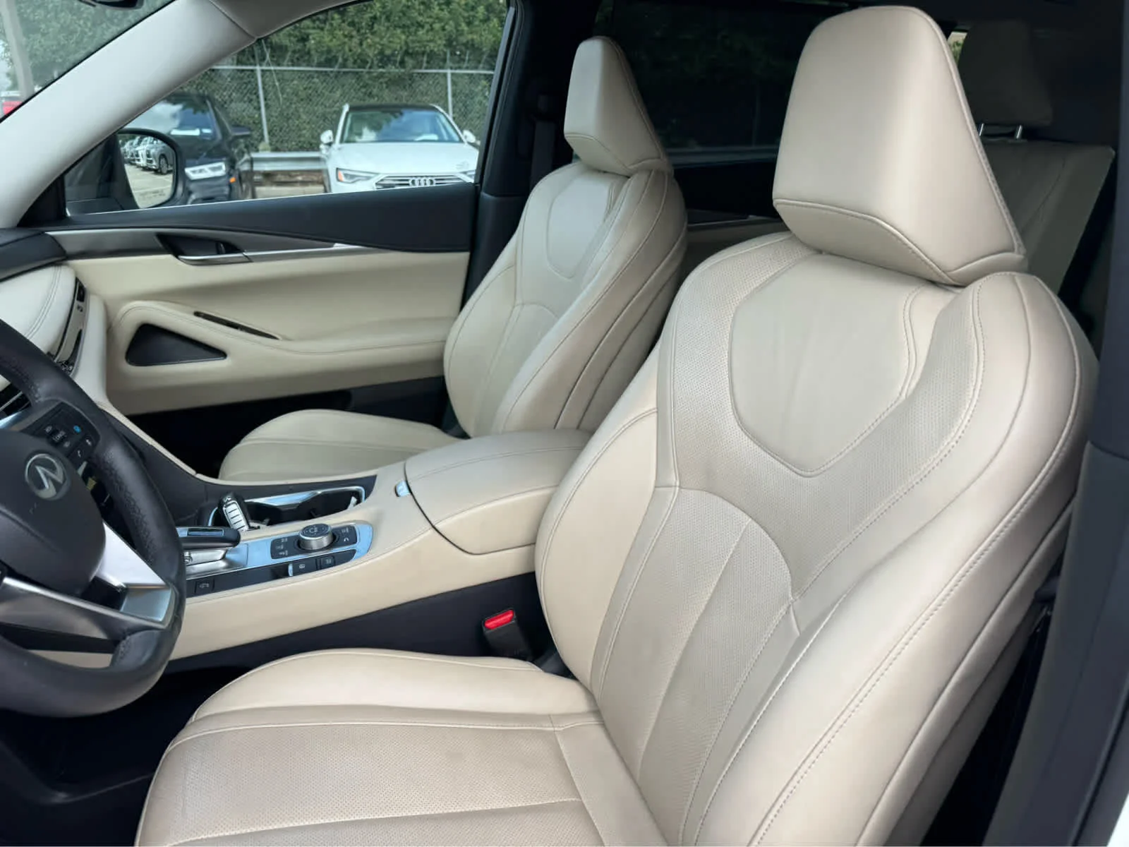 Certified Used 2023 Majestic White INFINITI LUXE image 9