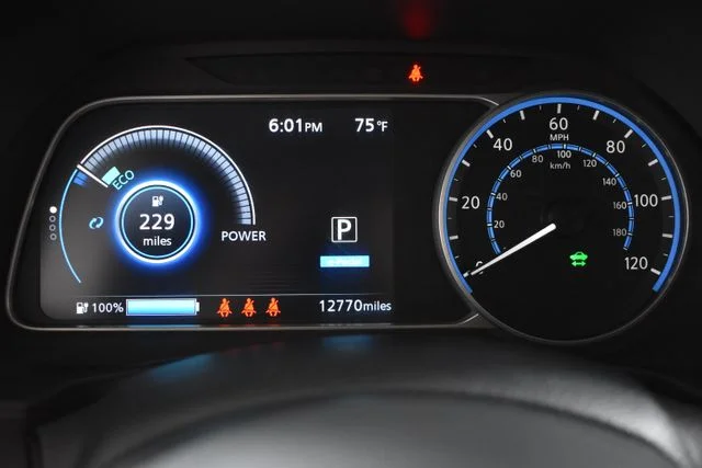 Used 2022 Silver Nissan SV Plus image 24