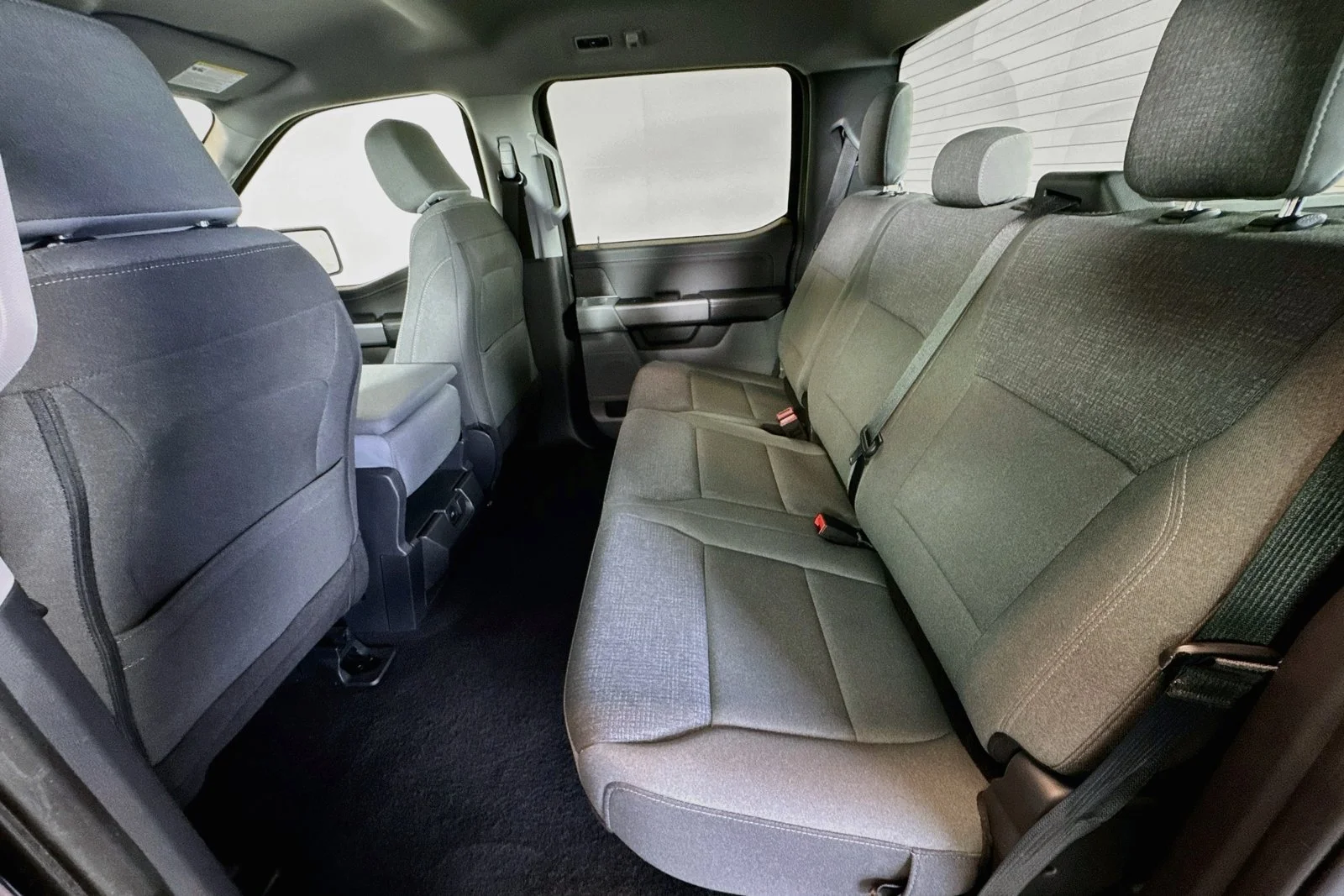 Used 2025 Agate Black Metallic Ford XLT image 22