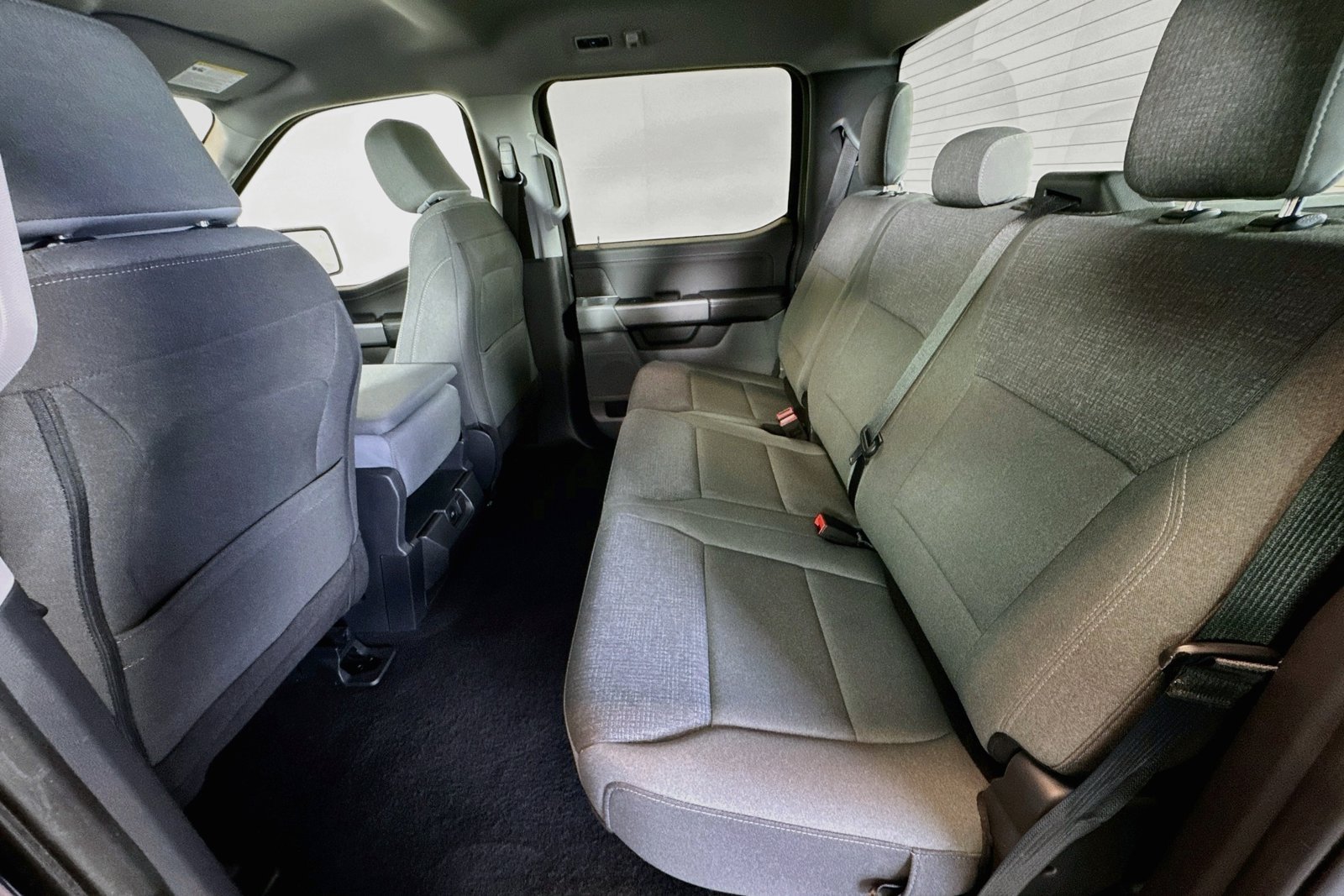 Used 2025 Agate Black Metallic Ford XLT image 22