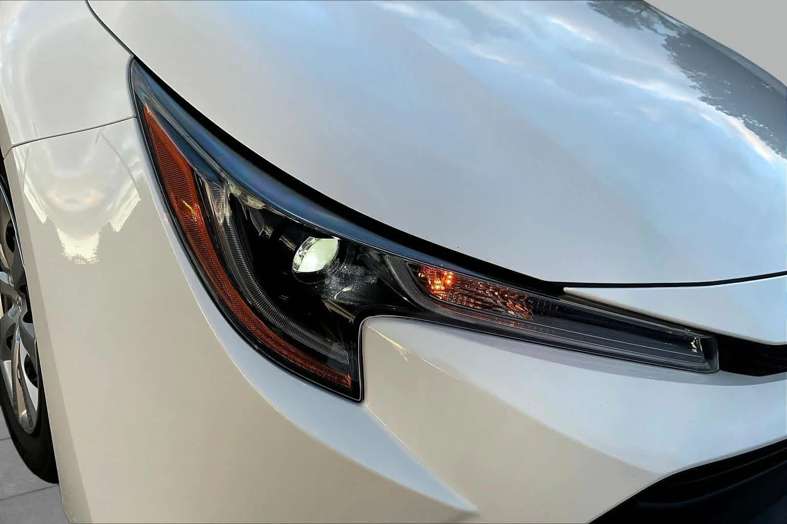 New 2027 Ice Cap Toyota LE image 13