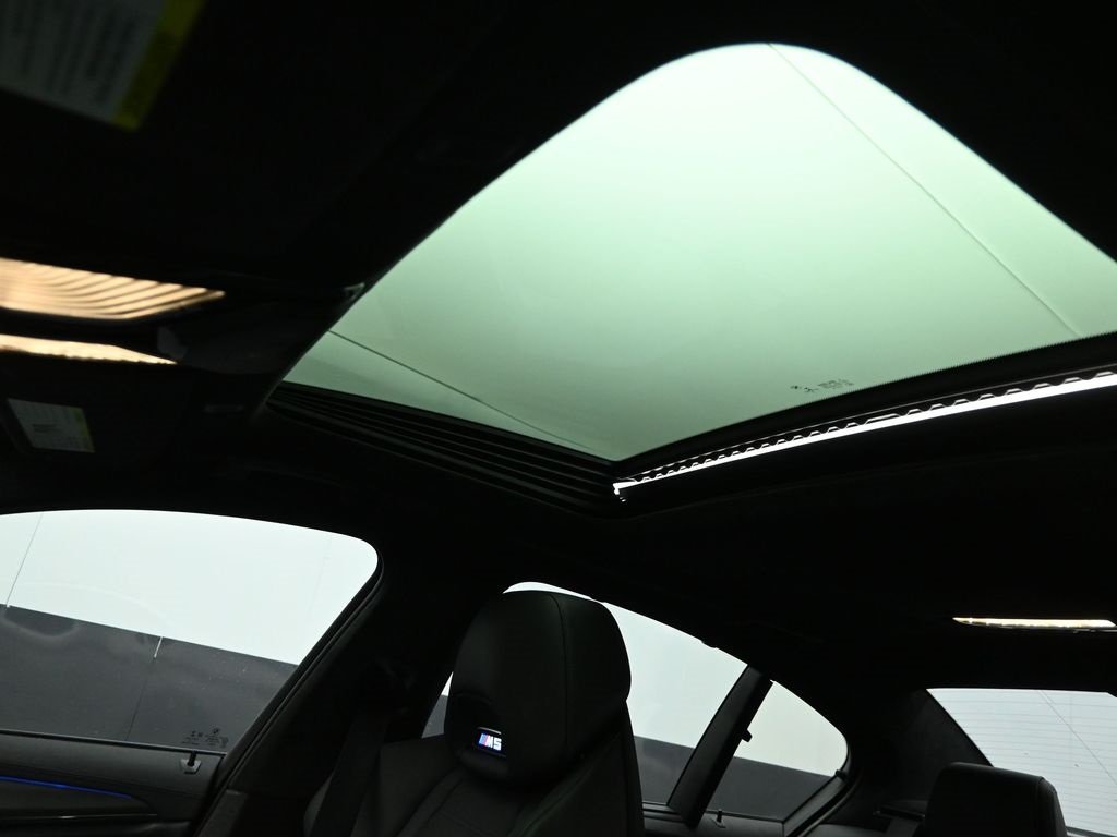 2022 BMW M5 - Image 10