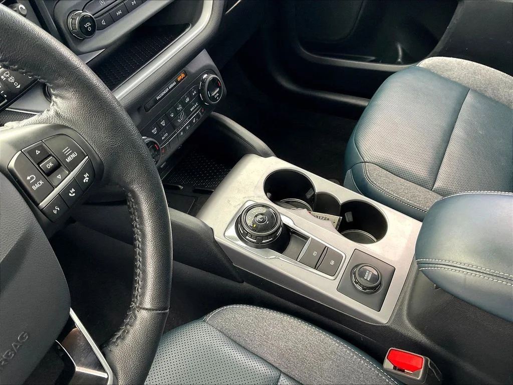 Used 2021 Blue Metallic Ford Outer Banks image 18