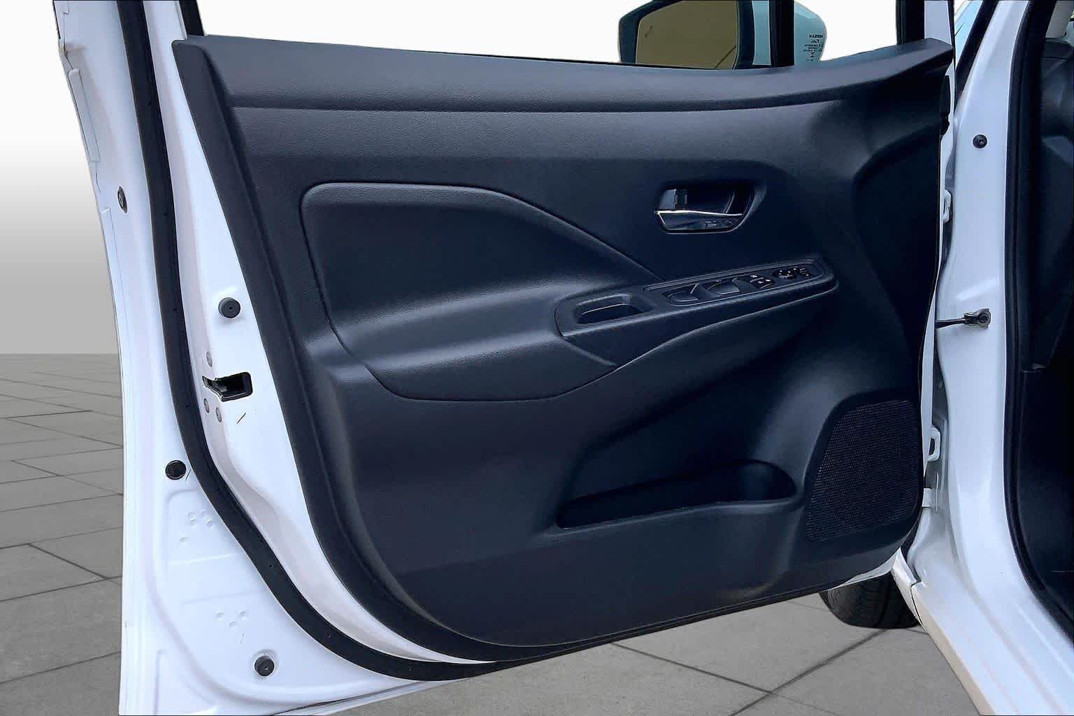 Used 2024 Aspen White Tricoat Nissan SV image 22