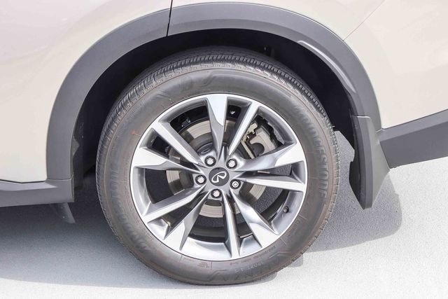 Used 2023 Silver INFINITI LUXE image 11