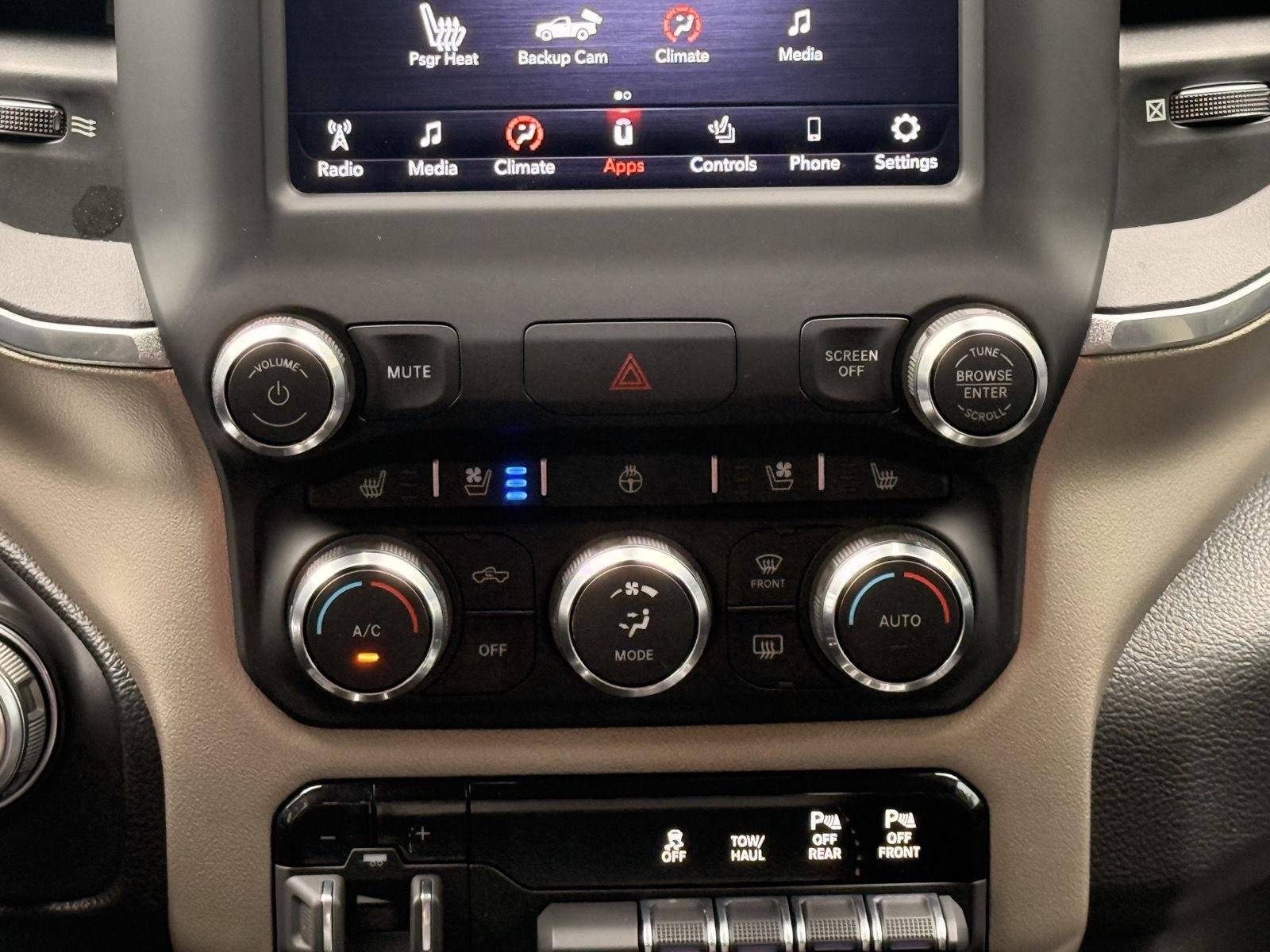 Used 2020 Diamond Black Crystal Pearlcoat Ram Laramie image 31