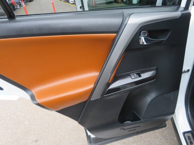 Used 2017  Toyota SE image 16