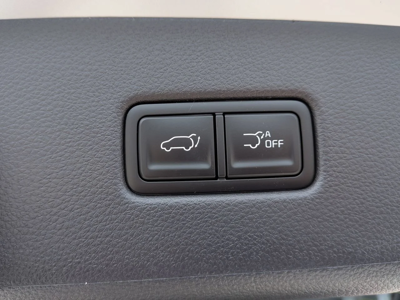 New 2026 Ceramic Silver Kia SX Prestige image 33
