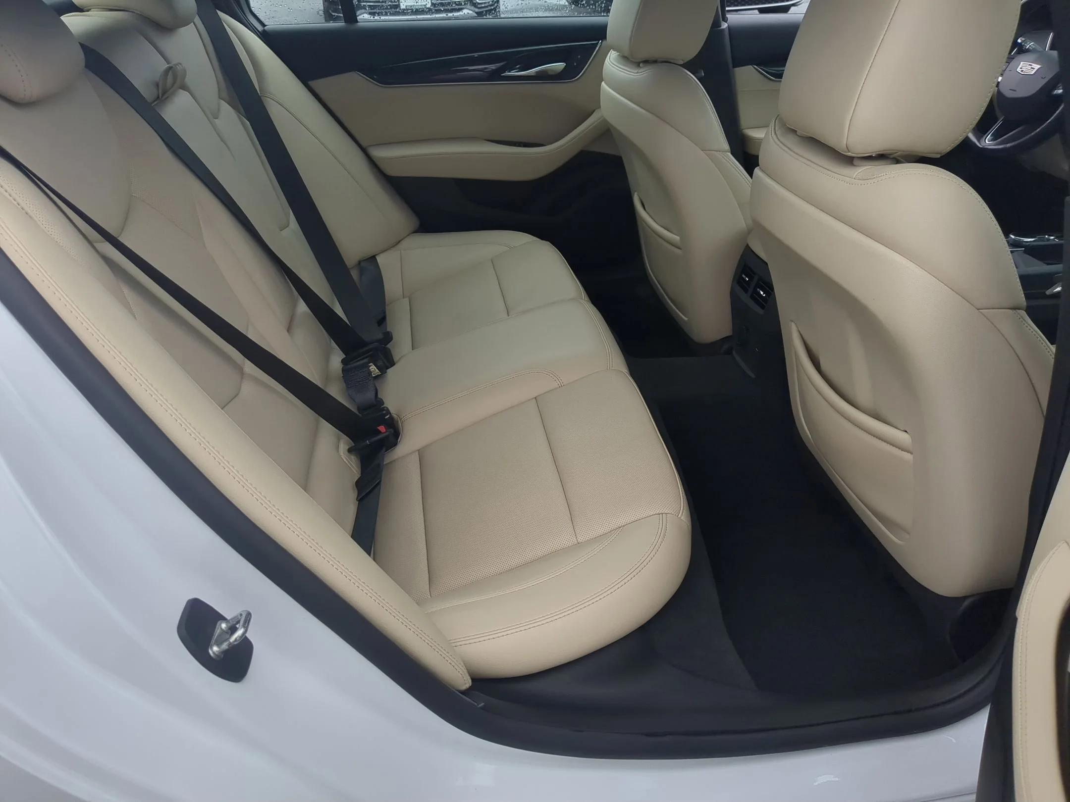 Used 2022 Crystal White Tricoat Cadillac Premium Luxury image 26