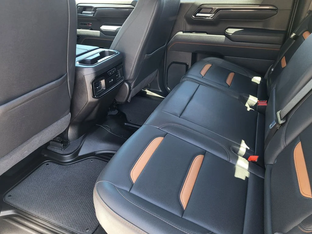 Used 2025 Summit White GMC AT4 image 21