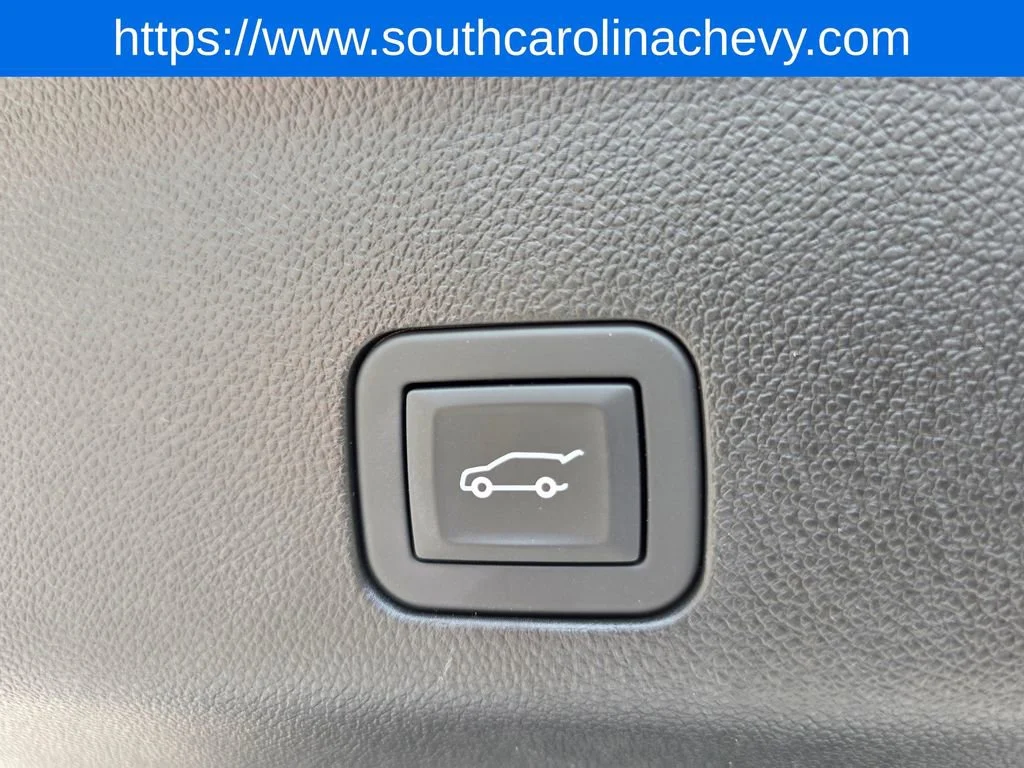 Used 2026 Polar White Tricoat Chevrolet Premier image 35