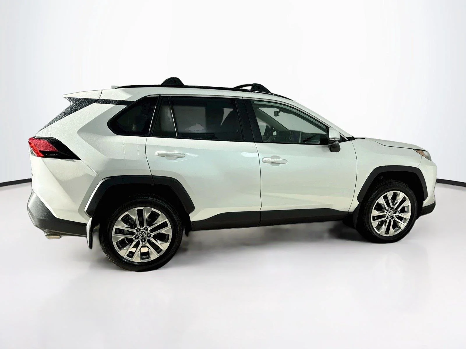 Used 2025 Wind Chill Pearl Toyota XLE Premium image 8