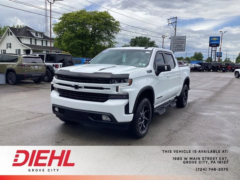 Used 2022 White Chevrolet RST image 3